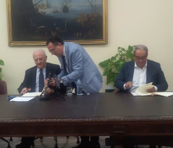 Firma atto di delega Grillo De Luca